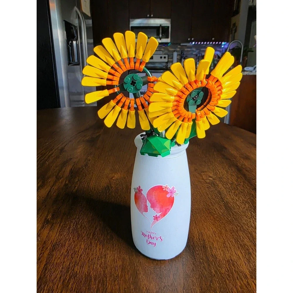 Sunflower Building Kit - 2 Sunflowers With Stems & Leaves - DIY - Picture 7 of 15